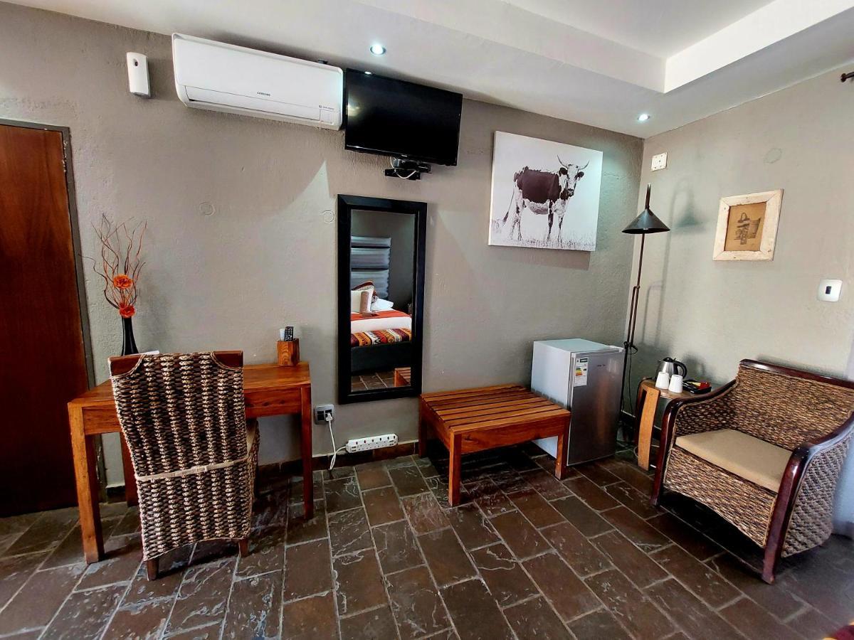 Opuwo Country Lodge ภายนอก รูปภาพ