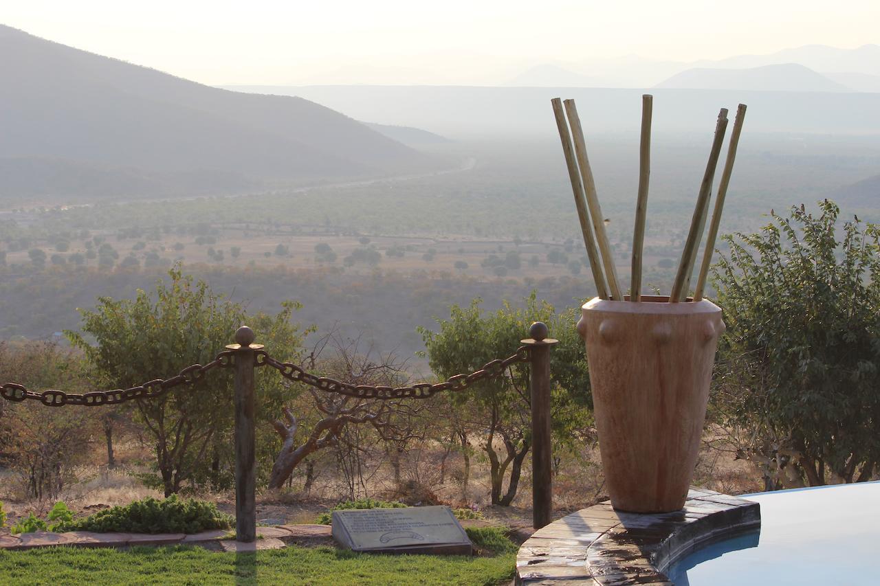 Opuwo Country Lodge ภายนอก รูปภาพ