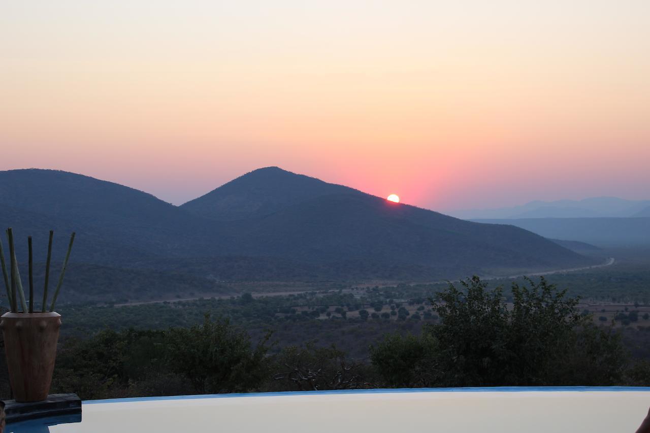 Opuwo Country Lodge ภายนอก รูปภาพ